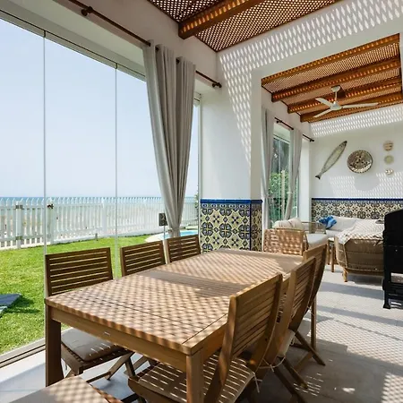 Ocean Front With Private Pool 別荘 エステポナ