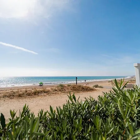 Nyaraló Ocean Front With Private Pool *