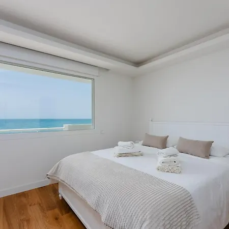 Dom wakacyjny Ocean Front With Private Pool