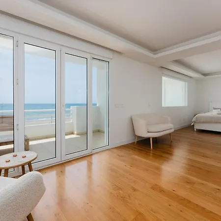 Nyaraló Ocean Front With Private Pool *