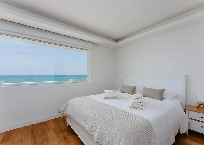 Hébergement de vacances Ocean Front With Private Pool