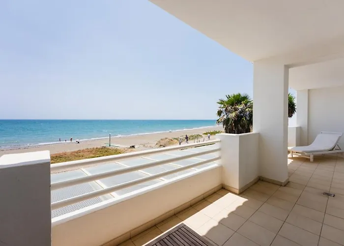 Hébergement de vacances Ocean Front With Private Pool