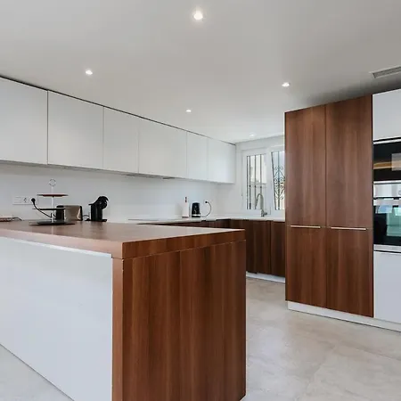 Ocean Front With Private Pool Дом отдыха Эстепона