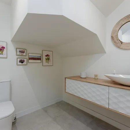 Дом отдыха Ocean Front With Private Pool *