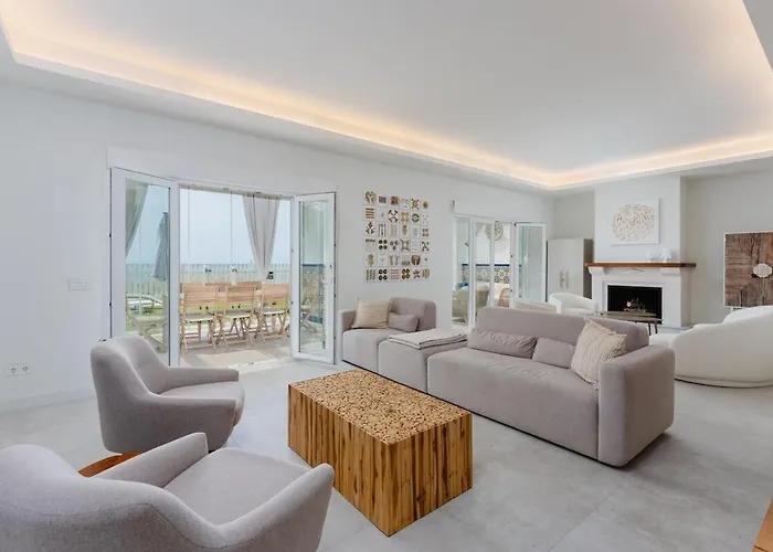 Ocean Front With Private Pool Holiday home *